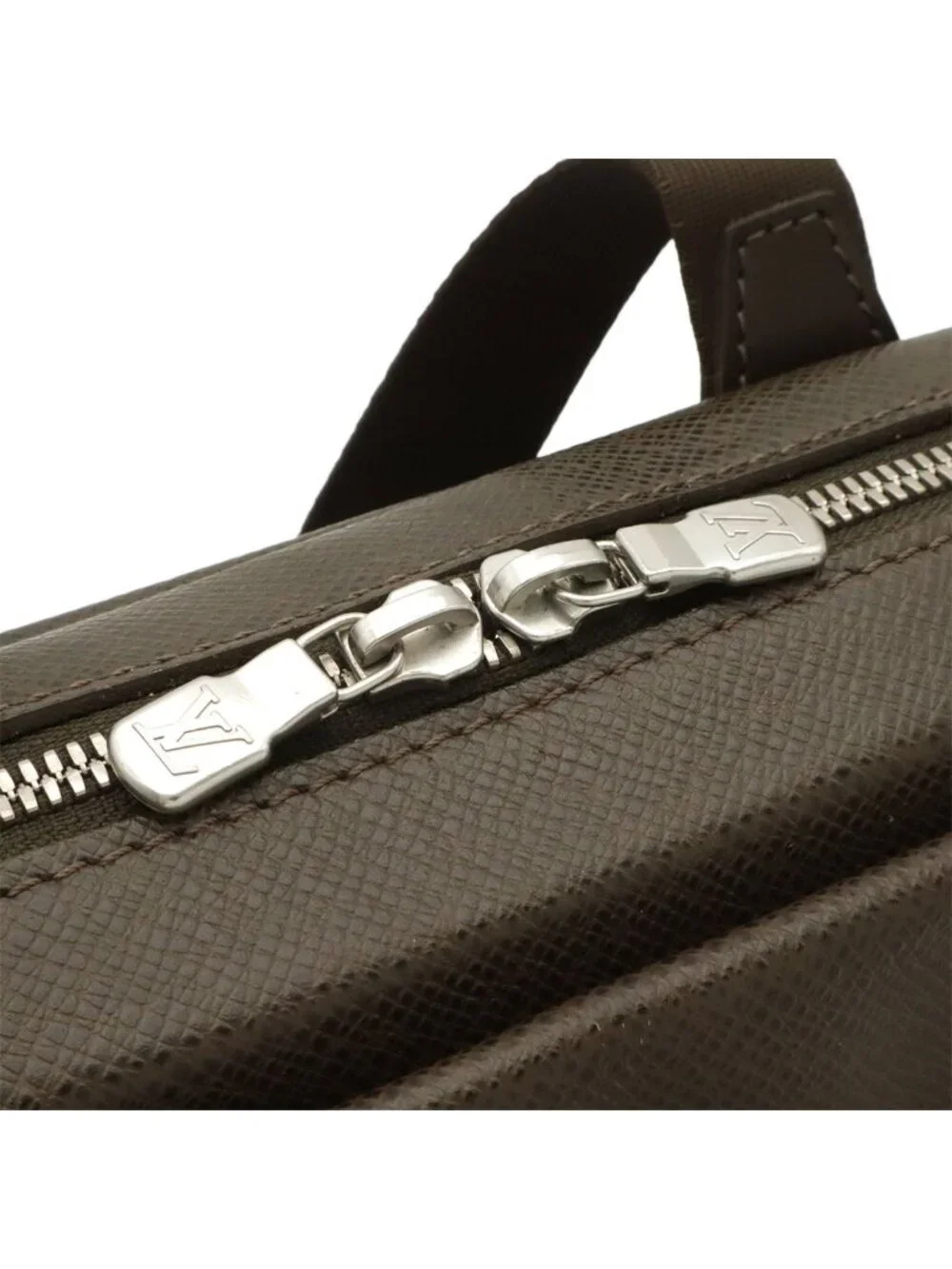 Louis Vuitton Taiga Sayan Shoulder Bag Crossbody Golf Cup Japan Grizzly Brown